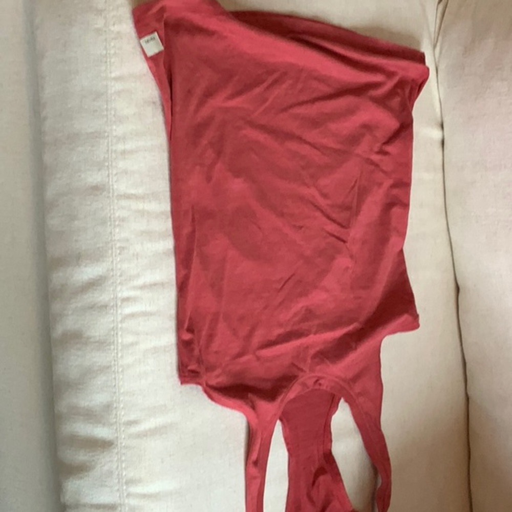Vuori red lux performance tank
